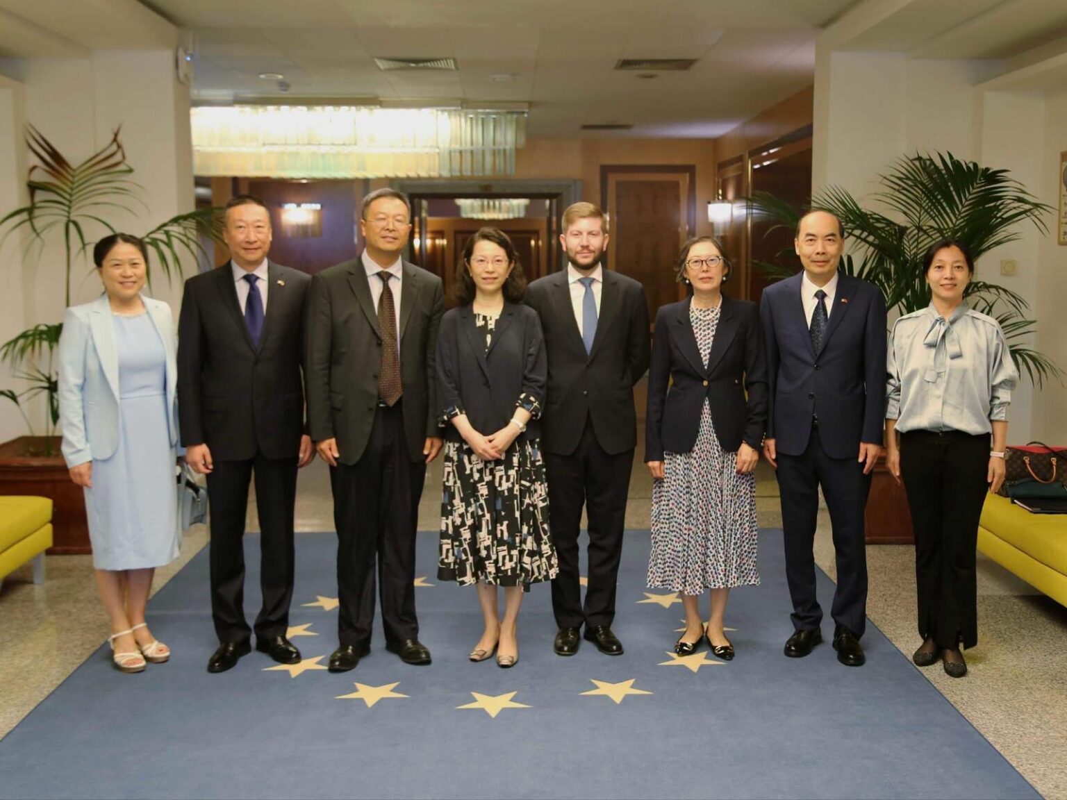 Hou Yue, nuova ambasciatrice cinese in Italia, arriva a Roma il 12 settembre 2026