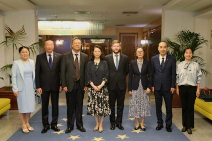 Hou Yue, nuova ambasciatrice cinese in Italia, arriva a Roma il 12 settembre 2026